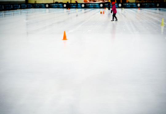 广东广雅中学室内滑冰场